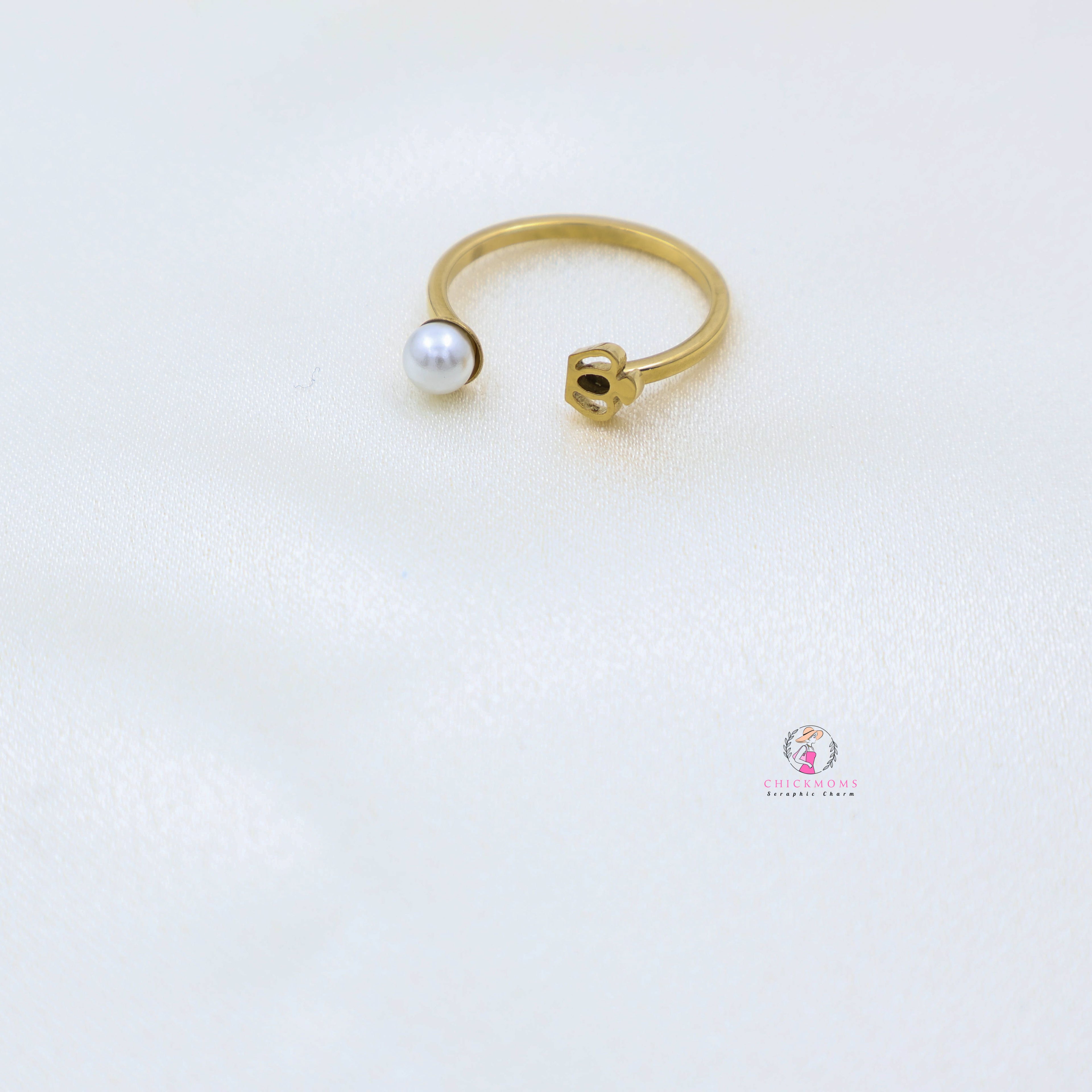 Elegant Pearl & Gold Open Ring