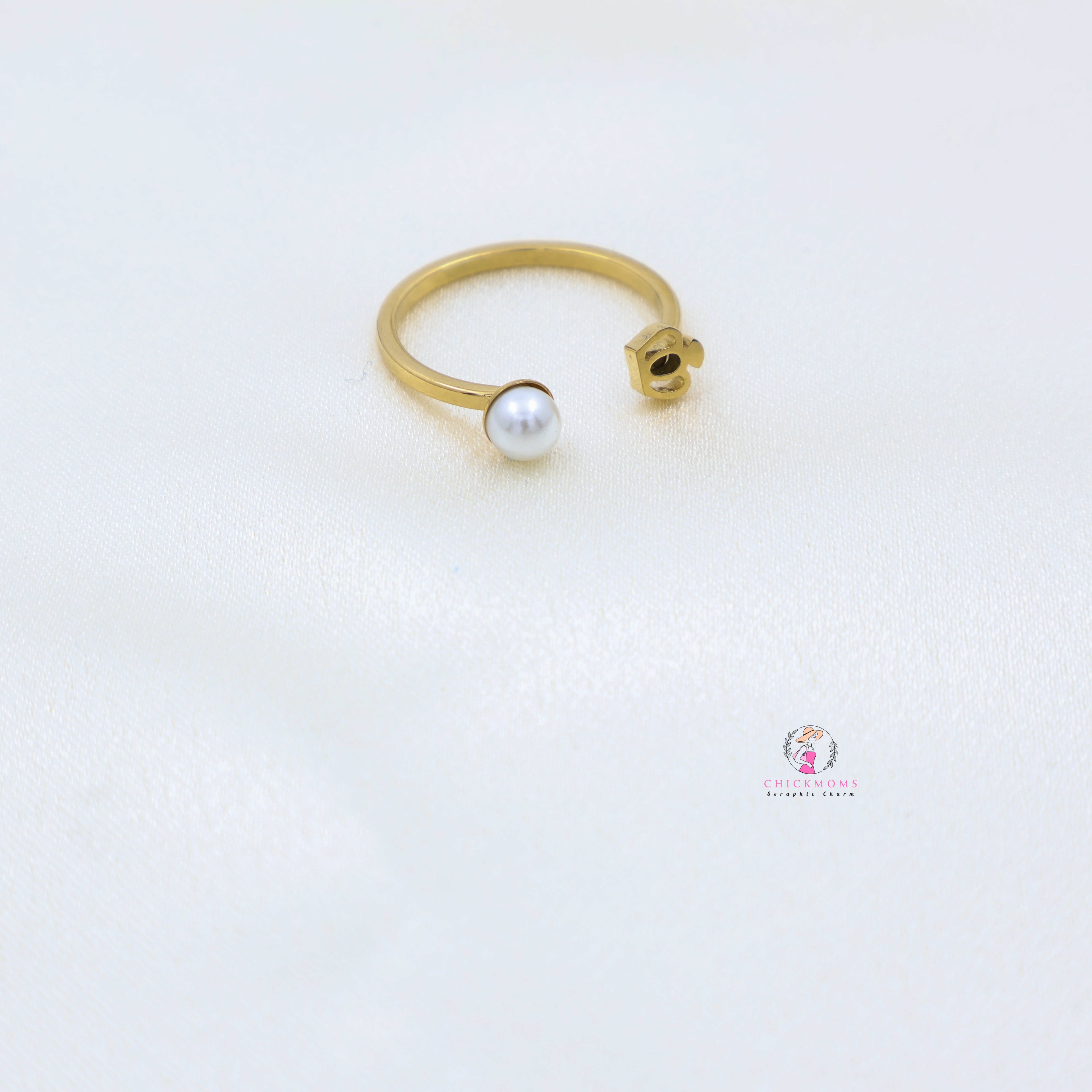 Elegant Pearl & Gold Open Ring