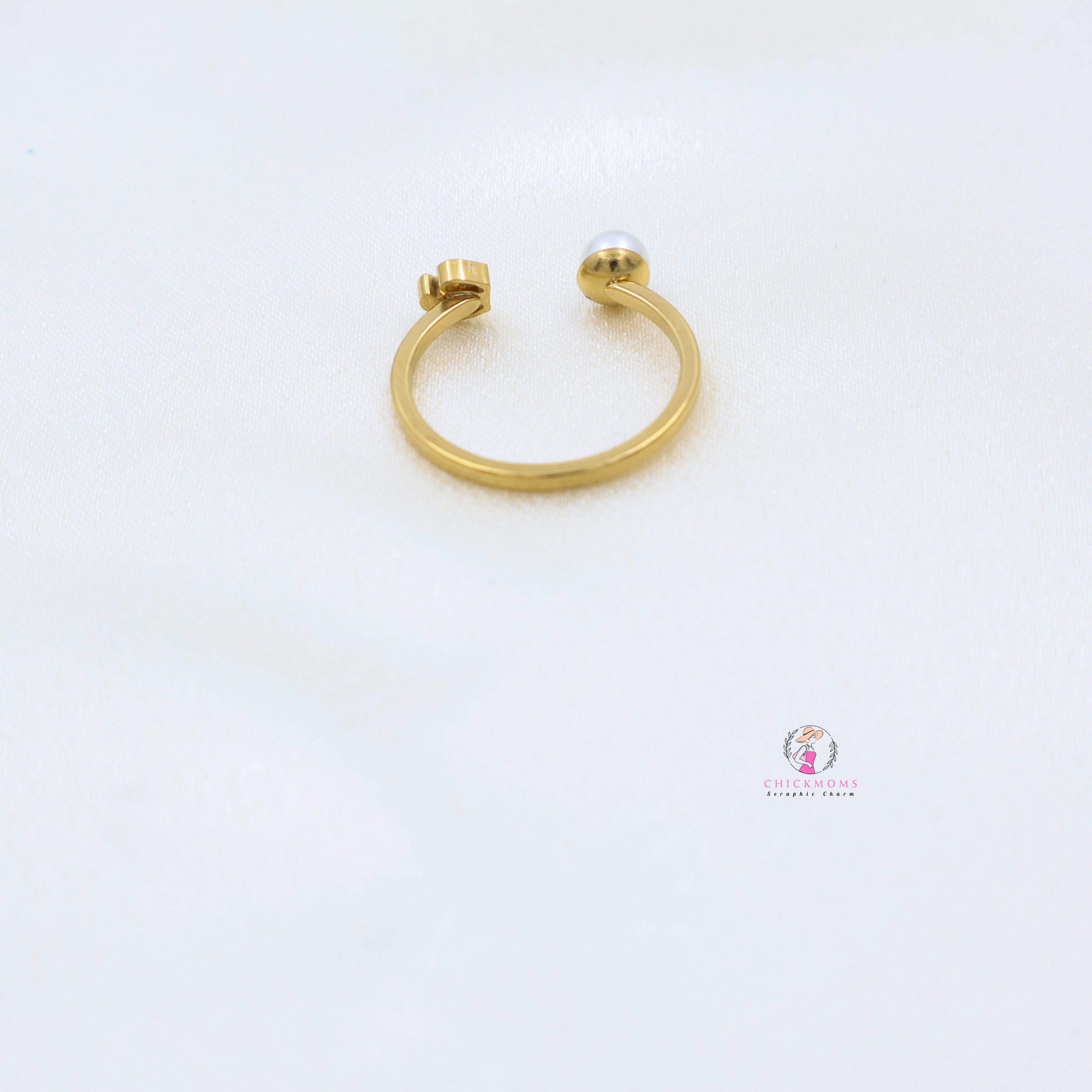 Elegant Pearl & Gold Open Ring