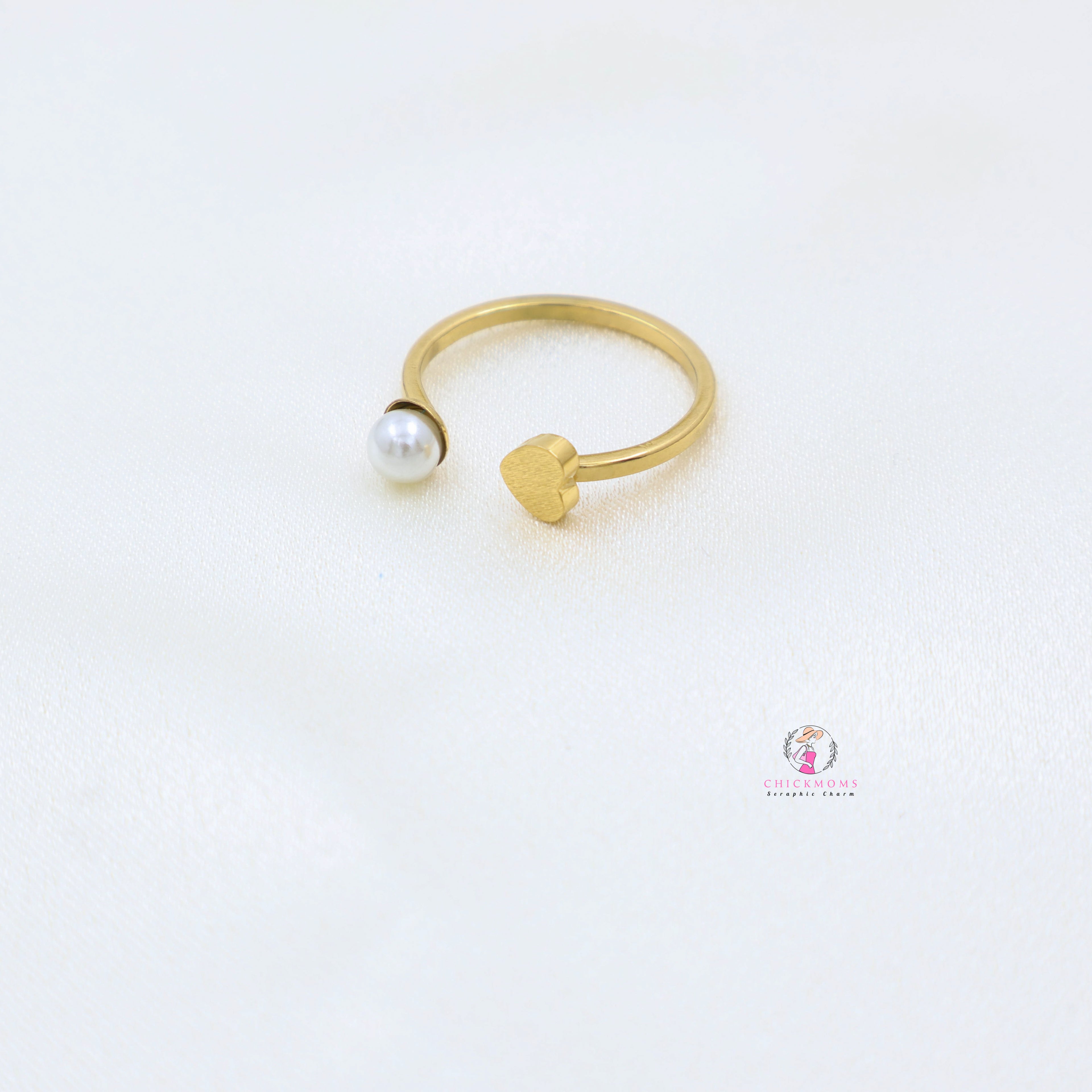 Elegant Pearl Gold Open Ring with Heart