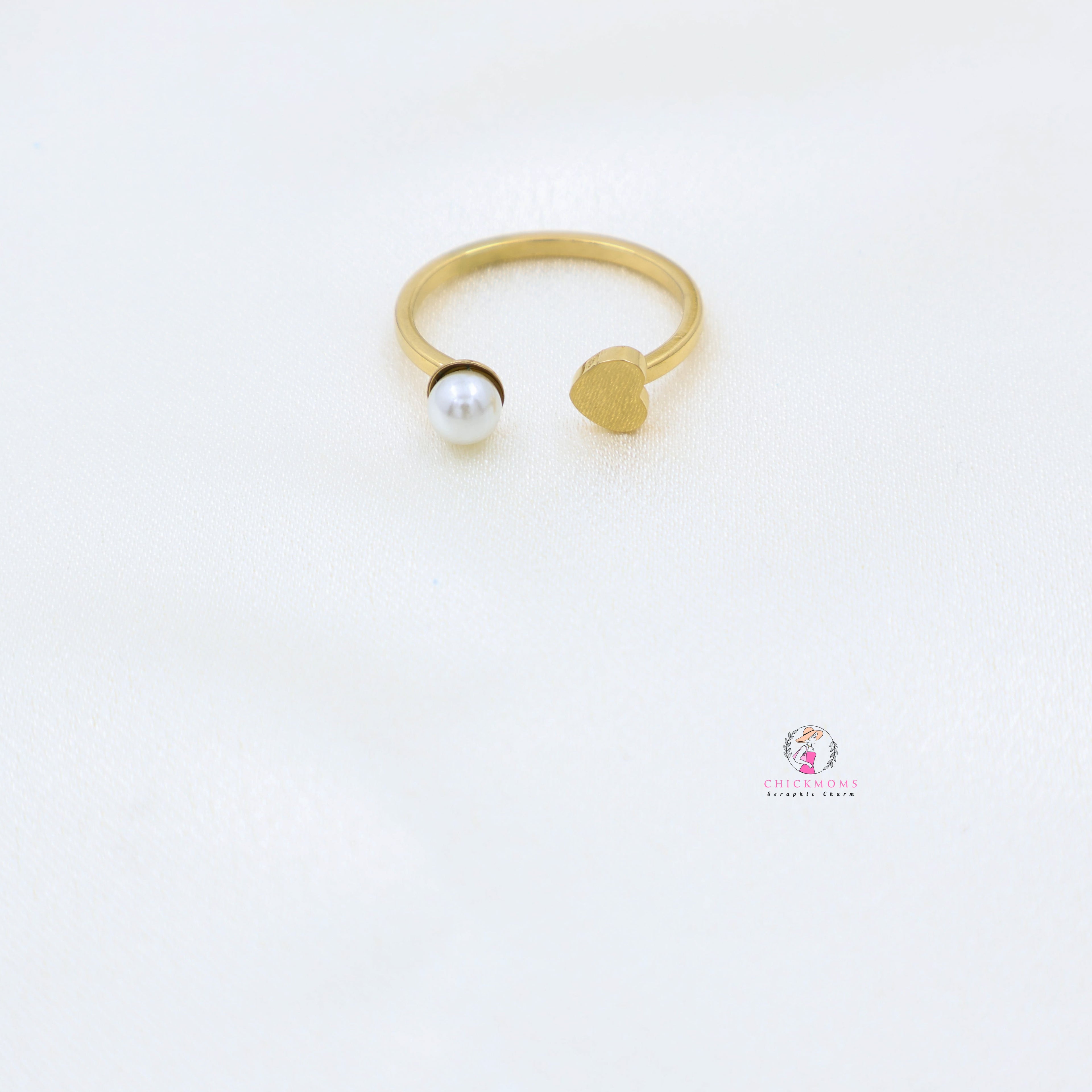 Elegant Pearl Gold Open Ring with Heart