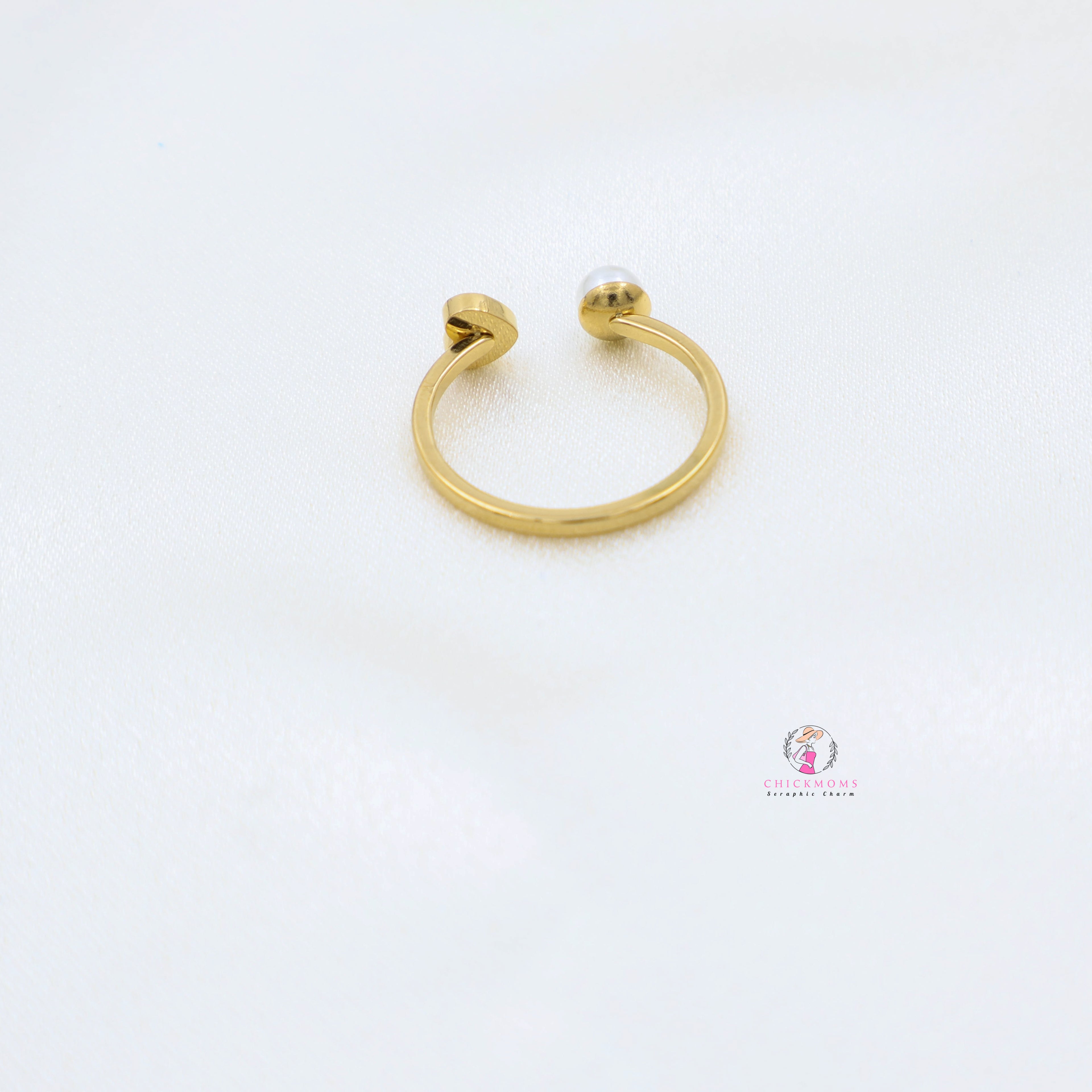 Elegant Pearl Gold Open Ring with Heart