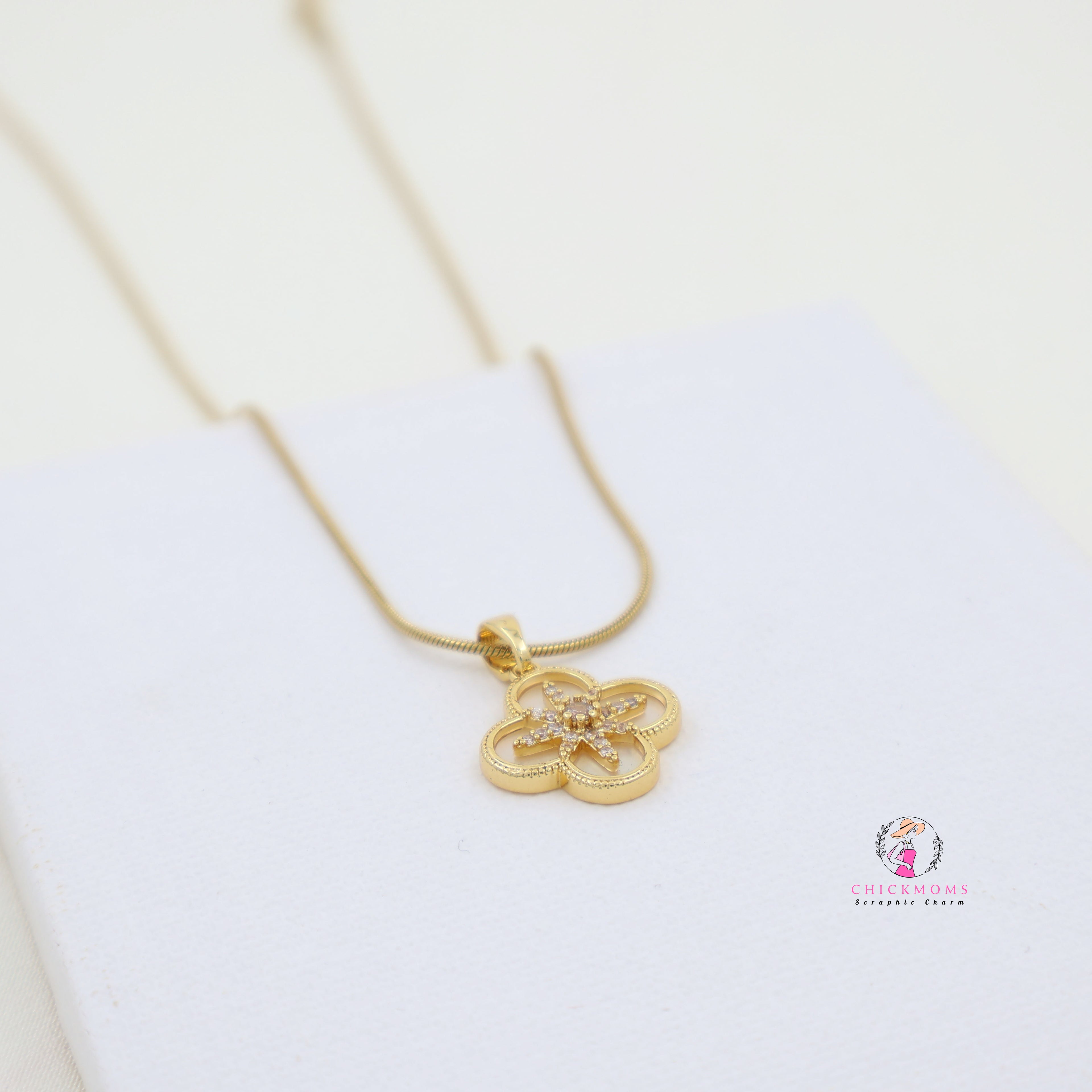Elegant Gold Clover Necklace