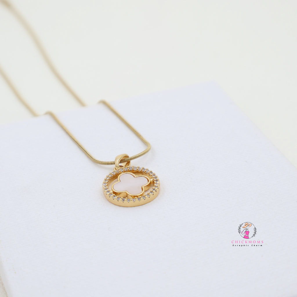 Elegant Gold Clover Pendant Necklace