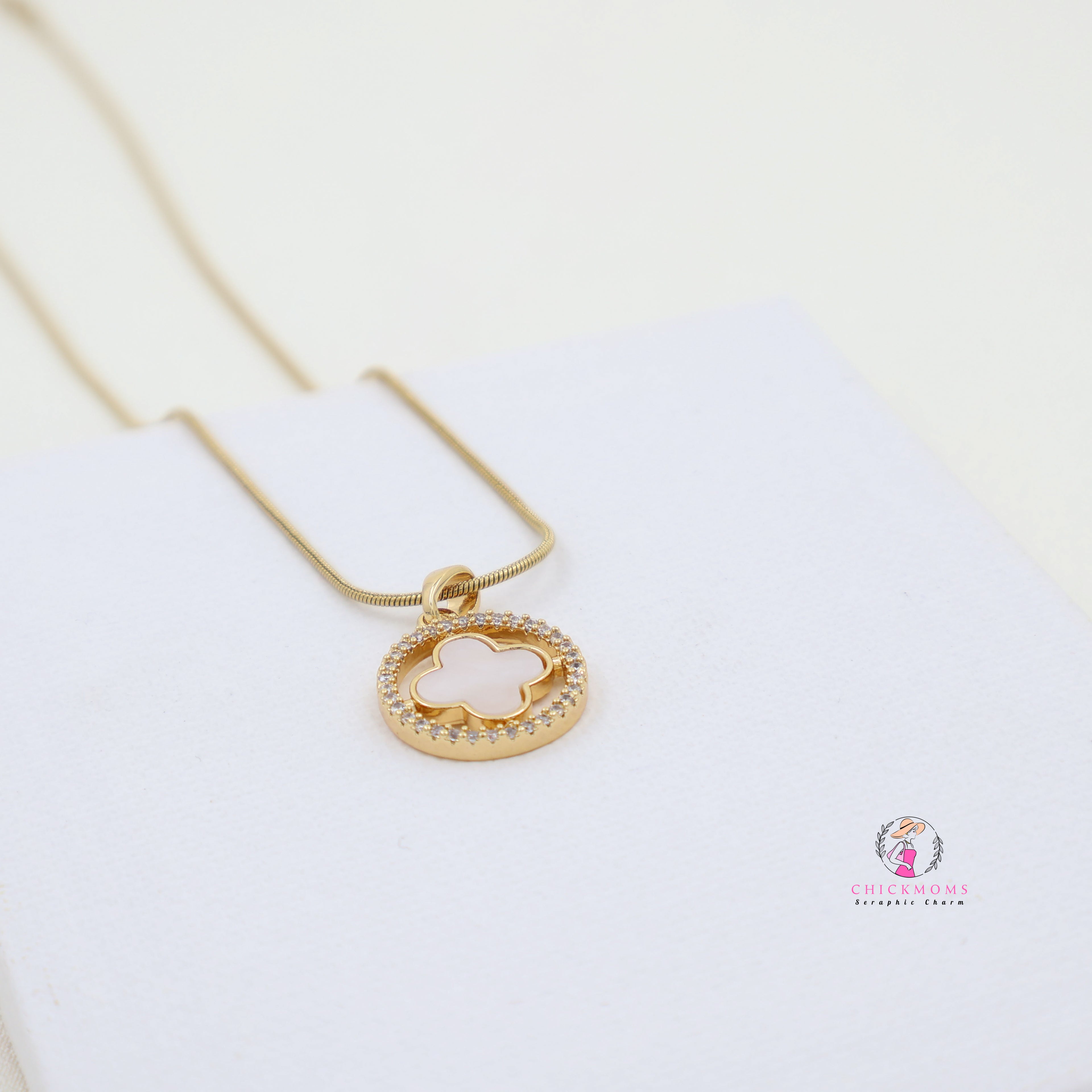 Elegant Gold Clover Pendant Necklace