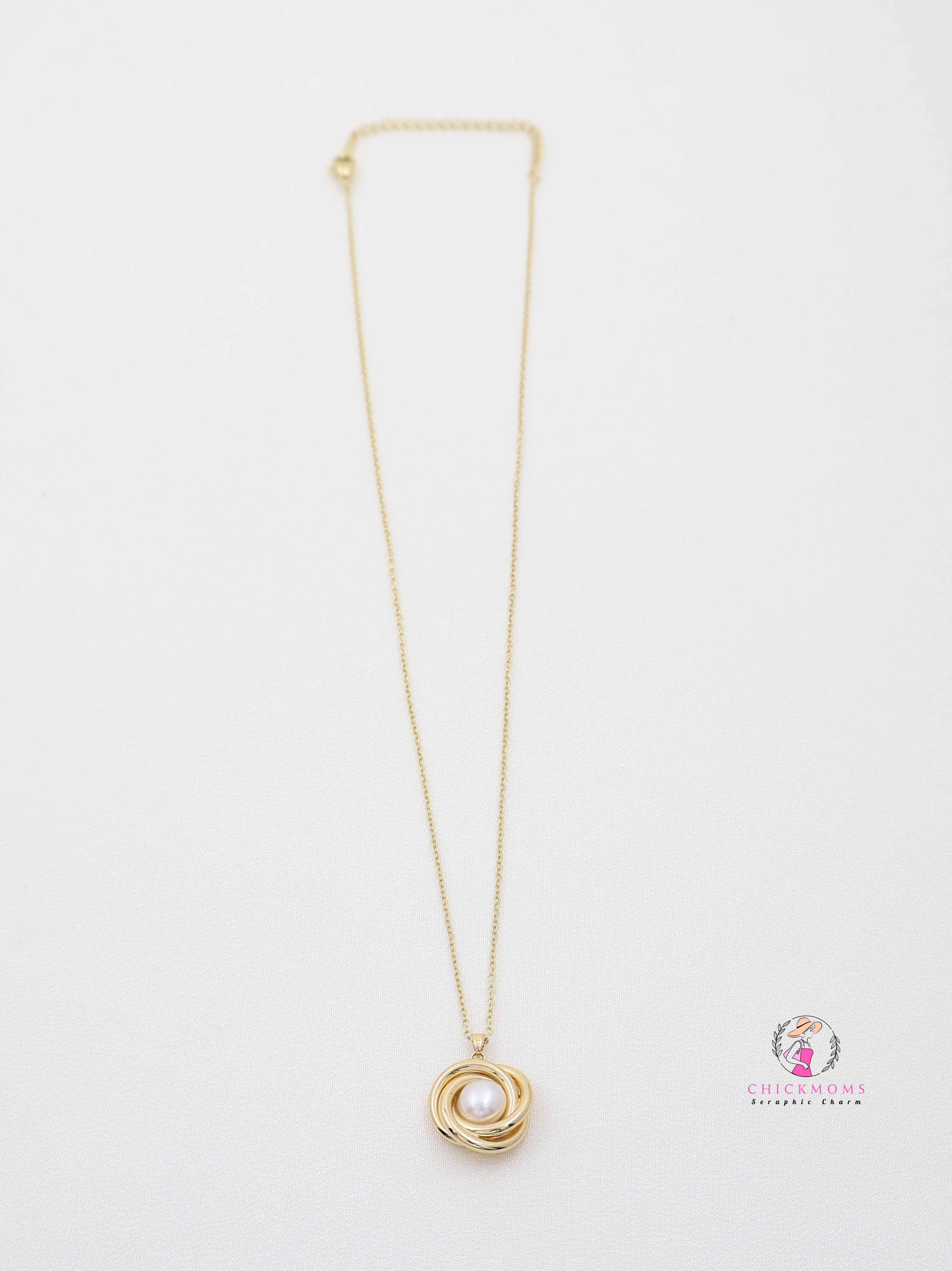 Gold Pearl Pendant Necklace