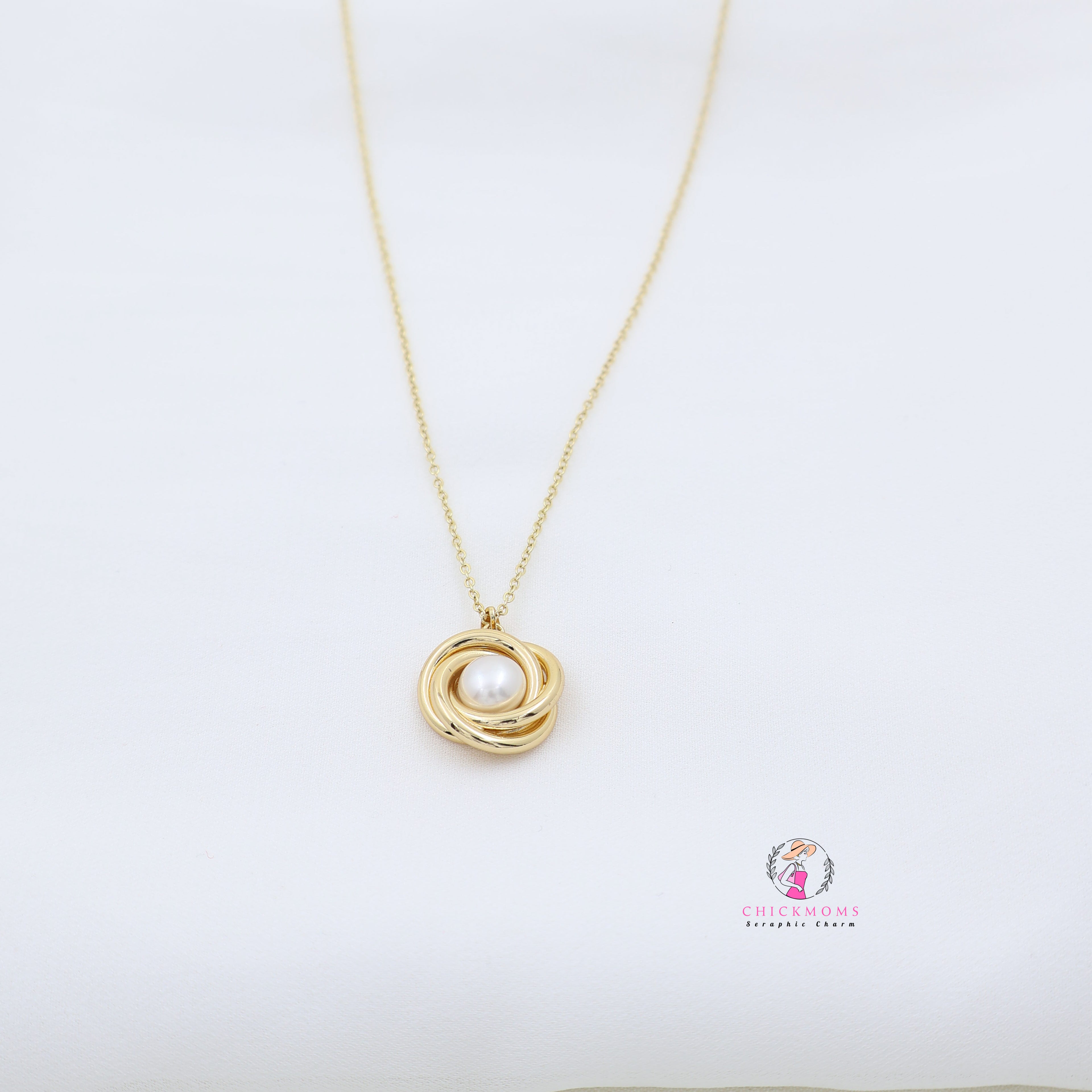Gold Pearl Pendant Necklace